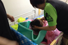 出張美容の様子